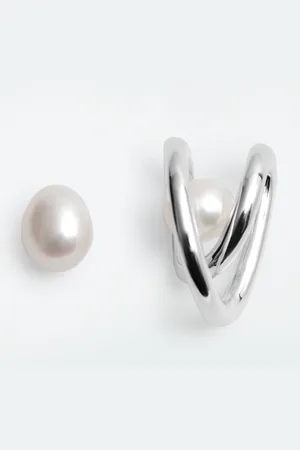 COS MISMATCHED COILED FRESHWATER PEARL EARRINGS