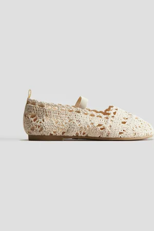 H&M Ballerinasko med heklet stil