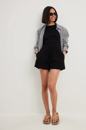 NA-KD Shorts med struktur