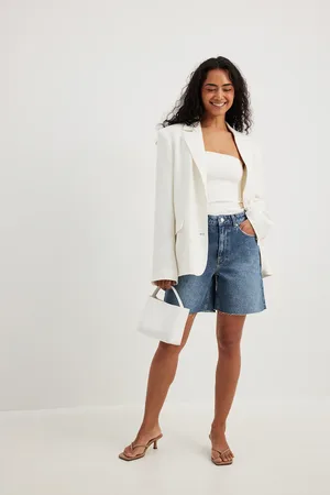 NA-KD Denimshorts med høyt liv og grov kant