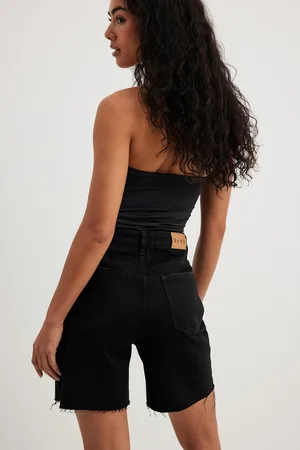 NA-KD Denimshorts med høyt liv og grov kant
