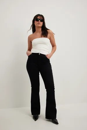 NA-KD Utsvingt jeans med stretch og høyt liv