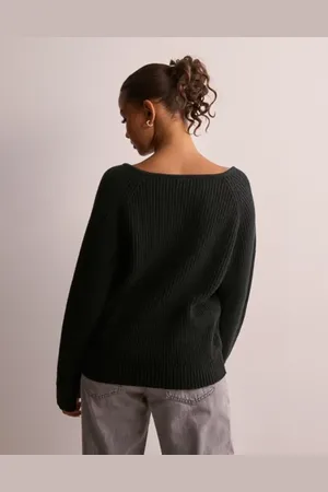 Nelly - Shaped Neck Knit Sweater