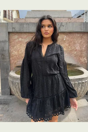 Nelly - Embroidered Dress