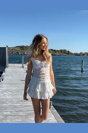 Nelly - Romantic Lace Sleeveless Top