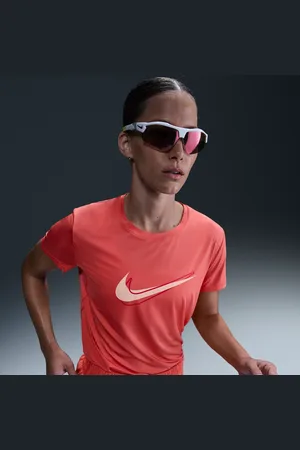 Nike One Swoosh Dri-FIT kortermet løpeoverdel til dame